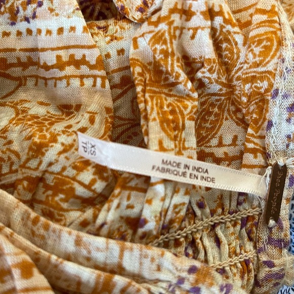 Free People Ivory Combo Smocked Elastic V-Neck Blouse NWT Size XS - Picture 8 of 8